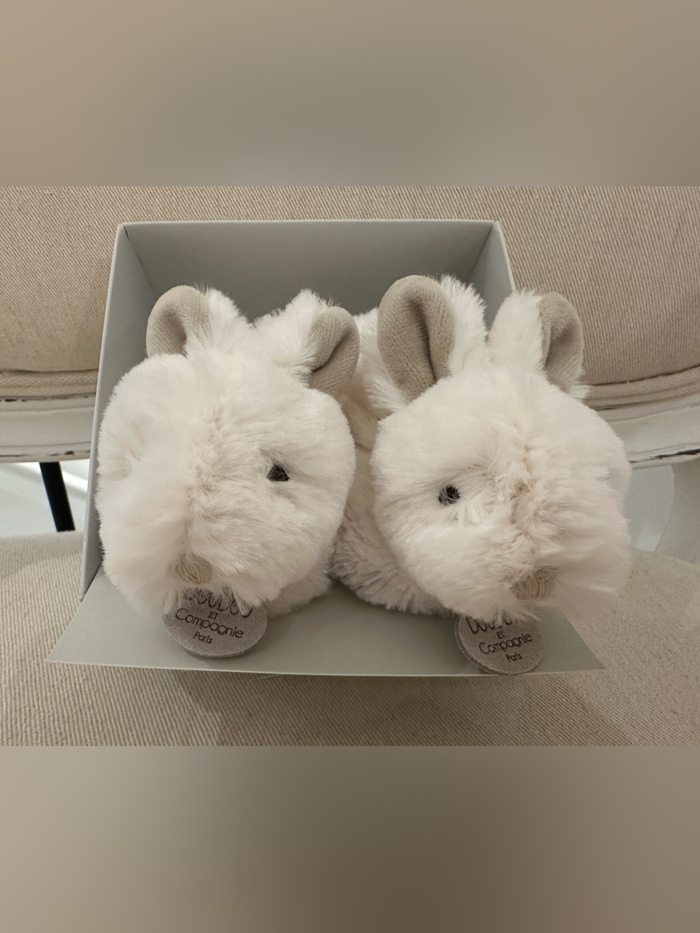 0~6 Mth NWT Doudou et Compagnie Paris White & Beige Plush Rattle Baby Slippers